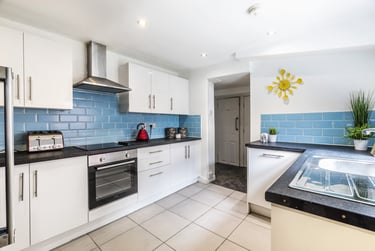 6 bed house, Norwood Terrace, Hyde Park, Leeds, LS61EA - Image 2