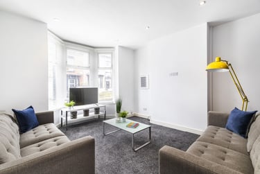 6 bed house, Norwood Terrace, Hyde Park, Leeds, LS61EA - Image 1