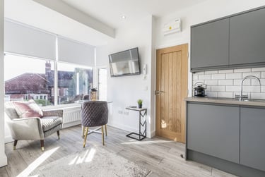 2 bed house, Knowle Mount, Burley, Leeds, LS42PP - Image 1