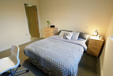 4 Bed Apartment at Hassells Bridge Apartments, 3 Hassell Street, City Centre, Newcastle under Lyme, ST51BF - Image 5