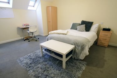 4 Bed Apartment at Hassells Bridge Apartments, 3 Hassell Street, City Centre, Newcastle under Lyme, ST51BF - Image 1