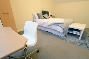 4 Bed Apartment at Hassells Bridge Apartments, 3 Hassell Street, City Centre, Newcastle under Lyme, ST51BF - Image 2