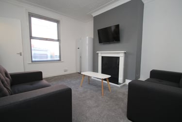 3 bed house, Quarry Mount Terrace, Rampart Road, Leeds, LS62JG - Image 1