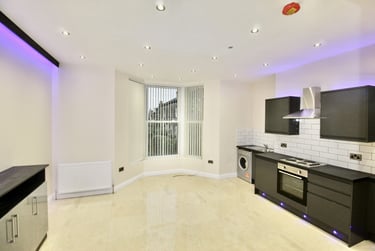 1 bed house, Ashwood Terrace, Hyde Park, Leeds, LS62EH - Image 1