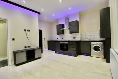 2 bed house, Ashwood Terrace, Hyde Park, Leeds, LS62EH - Image 1