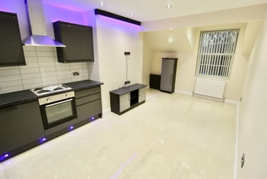 2 bed house, Ashwood Terrace, Hyde Park, Leeds, LS62EH - Image 1