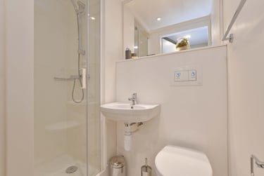 Gold Studio at LIV Student Sheffield, 131 Ecclesall Road, City Centre, Sheffield, S118HY - Image 9
