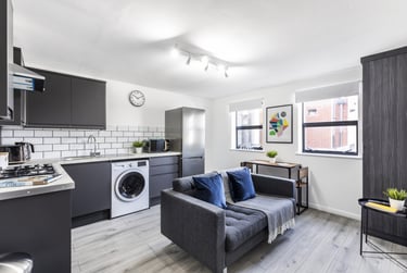 2 bed house, Queens Road, Hyde Park, Leeds, LS61HY - Image 1