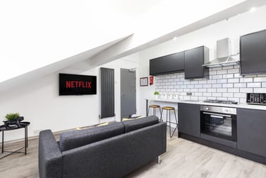 2 bed house, Queens Road, Hyde Park, Leeds, LS61HY - Image 2