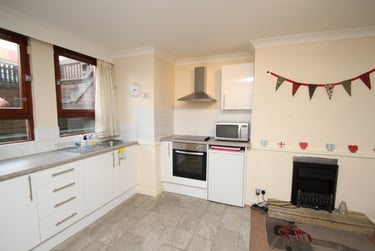 3 bed house, Brudenell Avenue, Hyde Park, Leeds, LS61HD - Image 1