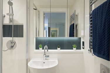 Wade Deluxe Twin Studio at Student Castle, 2-6 Pelham Terrace, Hove Station, Brighton, BN24GS - Image 2