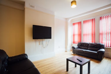 19 bed house, Ashby Road, City Centre, Loughborough, LE113AD - Image 3