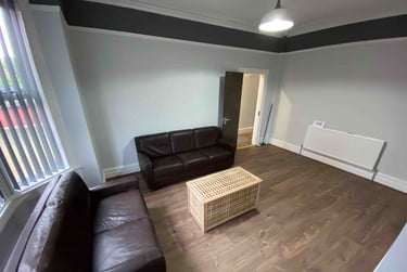 2 bed house, Brudenell Grove, Hyde Park, Leeds, LS61HP - Image 3