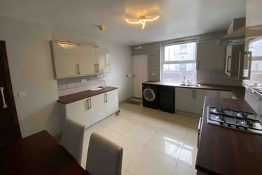 2 bed house, Brudenell Grove, Hyde Park, Leeds, LS61HP - Image 2