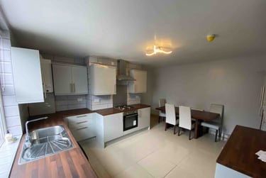 2 bed house, Brudenell Grove, Hyde Park, Leeds, LS61HP - Image 1