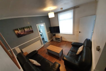 4 bed house, Haworth Street, Newland, Hull, HU67RG - Image 1