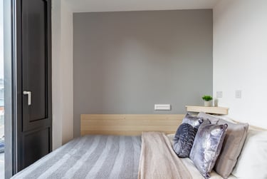 Classic 4 Bed Ensuite at Straits Village, 123 Huntingdon Street, The Old Meadows, Nottingham, NG13NG - Image 2