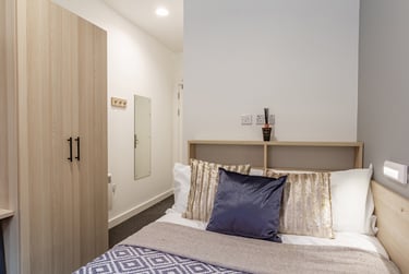 Classic Ensuite Townhouse - Image 1