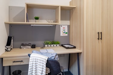 Classic Ensuite Townhouse - Image 3