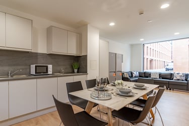 Classic Ensuite Townhouse - Image 4