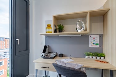 Classic 2 Bed Apartment at Straits Village, 123 Huntingdon Street, The Old Meadows, Nottingham, NG13NG - Image 2