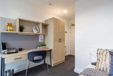 Classic 2 Bed Apartment at Straits Village, 123 Huntingdon Street, The Old Meadows, Nottingham, NG13NG - Image 3