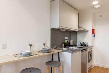 Premium 2 Bed Apartment at Straits Village, 123 Huntingdon Street, The Old Meadows, Nottingham, NG13NG - Image 3