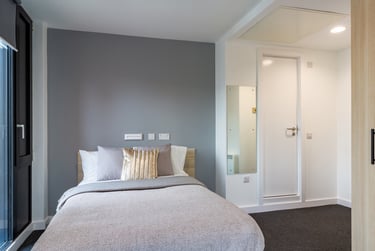 Premium 2 Bed Apartment at Straits Village, 123 Huntingdon Street, The Old Meadows, Nottingham, NG13NG - Image 1