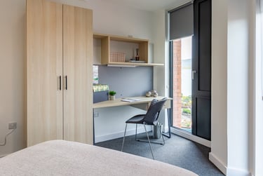 Premium 2 Bed Apartment at Straits Village, 123 Huntingdon Street, The Old Meadows, Nottingham, NG13NG - Image 2
