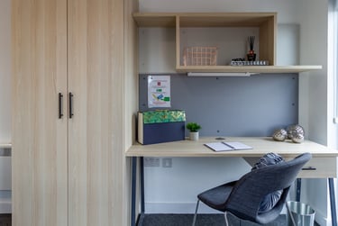 Premium 2 Bed Apartment at Straits Village, 123 Huntingdon Street, The Old Meadows, Nottingham, NG13NG - Image 5