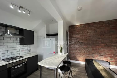 2 bed house, Claremont Terrace, Armley, Leeds, LS123EB - Image 1