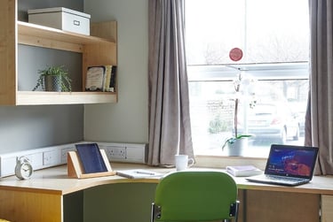 Classic Plus En-suite at Firth Point, 100 Firth Street, City Centre, Huddersfield, HD13BQ - Image 2