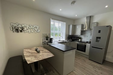 1 bed house, Otley Road, Headingley, Leeds, LS64BA - Image 1