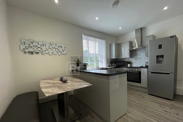 1 bed house, Otley Road, Headingley, Leeds, LS64BA - Image 1