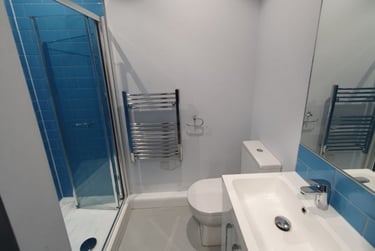 Gold Ensuite at Archer House, Castle Gate, Lace Market, Nottingham, NG17AW - Image 3