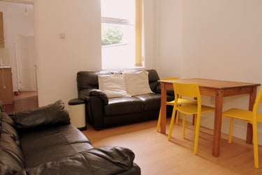 3 bed house, Avenue Road Extension, Knighton, Leicester, LE23EL - Image 1