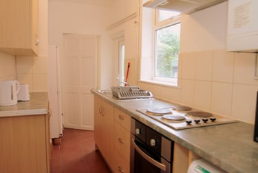 3 bed house, Avenue Road Extension, Knighton, Leicester, LE23EL - Image 2