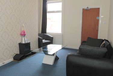 2 bed house, Bassett Street, New Parks, Leicester, LE35EB - Image 1