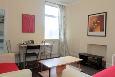 4 bed house, Thurlow Road, Clarendon Park, Leicester, LE21YE - Image 1
