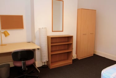 2 bed house, Queens Road, Clarendon Park, Leicester, LE21TT - Image 3