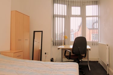 2 bed house, Queens Road, Clarendon Park, Leicester, LE21TT - Image 2