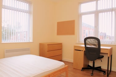 2 bed house, Queens Road, Clarendon Park, Leicester, LE23FL - Image 1