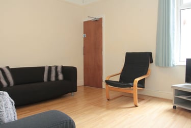 4 bed house, Harrow Road, City Centre, Leicester, LE30JY - Image 2