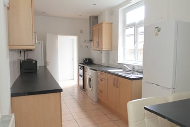 4 bed house, Harrow Road, City Centre, Leicester, LE30JY - Image 3