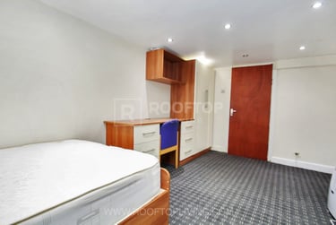 10 bed house, Kirkstall Lane, Headingley, Leeds, LS63DP - Image 4