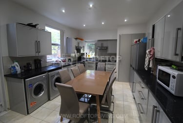 10 bed house, Bainbrigge Road, Headingley, Leeds, LS63AD - Image 1