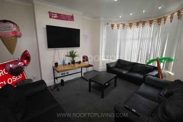 8 bed house, St. Michaels Villas, Headingley, Leeds, LS63AF - Image 1