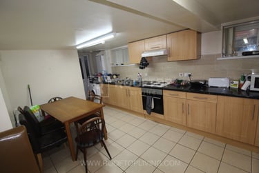 8 bed house, St. Michaels Villas, Headingley, Leeds, LS63AF - Image 2