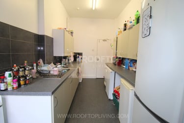 8 bed house, Ash Grove, Hyde Park, Leeds, LS61AX - Image 6