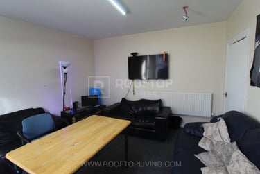 7 bed house, Chestnut Avenue, Hyde Park, Leeds, LS61AZ - Image 3